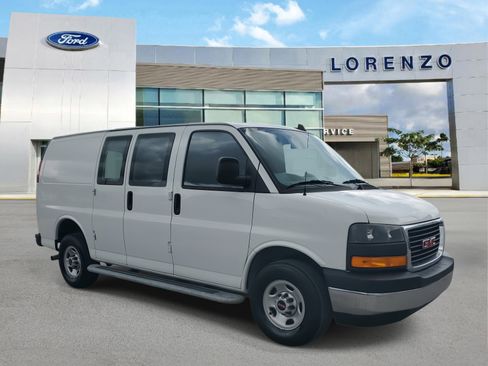 Used 2023 GMC Savana 2500 w/ Driver Convenience Package image 3