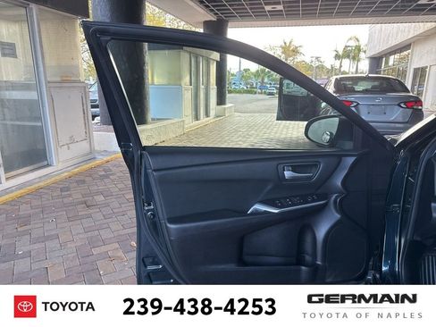 Used 2015 Toyota Camry SE image 16