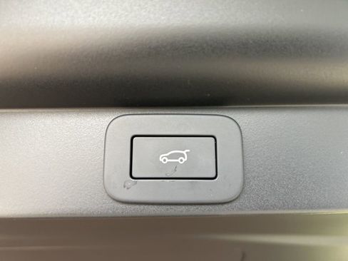 Used 2024 Land Rover Range Rover SE image 12