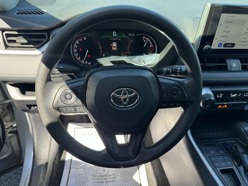 Used 2025 Toyota RAV4 XLE AWD/4WD image 13