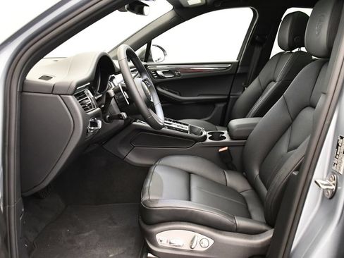 Certified 2026 Porsche Macan Turbo AWD/4WD image 40