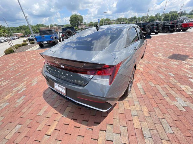 Used 2025 Hyundai Elantra Sport FWD image 30