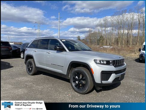 New 2026 Jeep Grand Cherokee Altitude AWD/4WD image 1