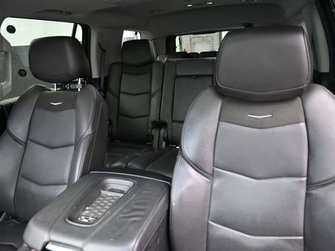 Used 2017 Cadillac Escalade Luxury AWD/4WD image 15