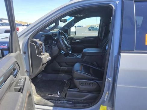 Used 2025 GMC Sierra 2500 AT4 w/ Technology Package image 7