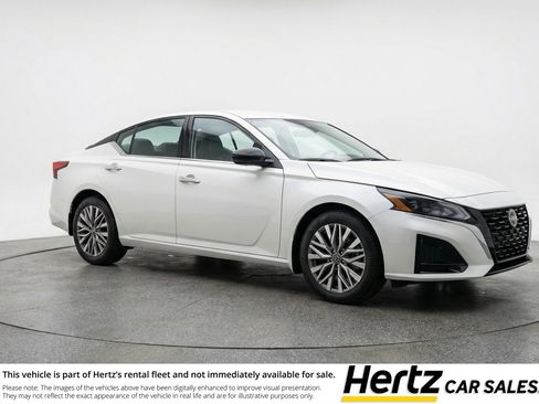 Used 2025 Nissan Altima 2.5 SV image 1