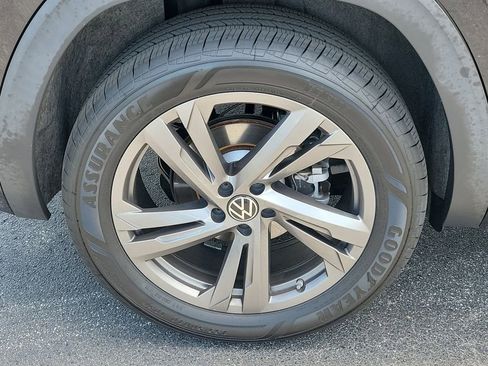 Used 2024 Volkswagen Atlas Cross Sport SEL R-Line AWD/4WD image 6