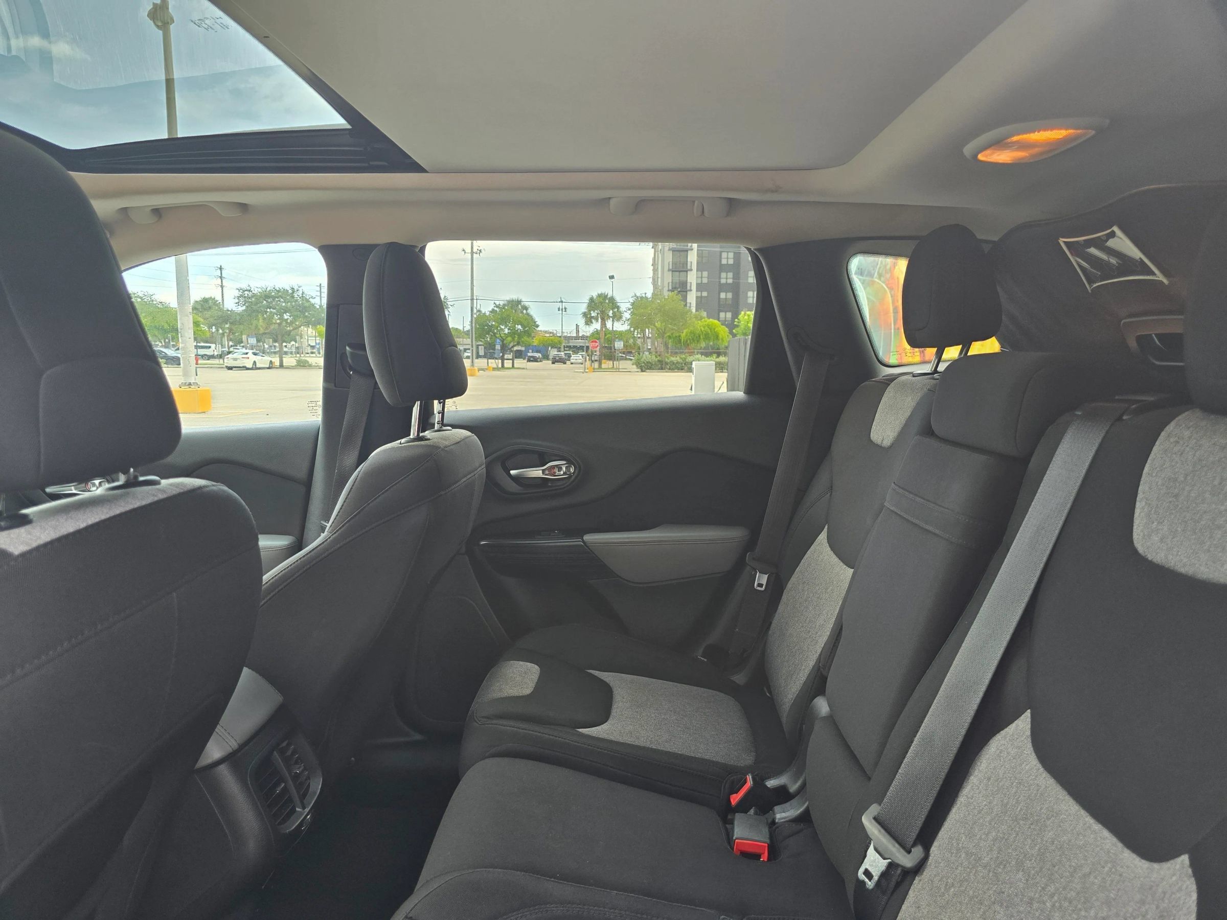 Used 2014 Jeep Cherokee Latitude w/ Comfort/Convenience Group FWD image 15