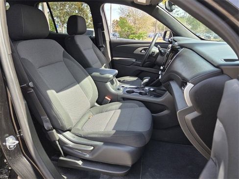 Used 2023 Chevrolet Traverse LT image 23