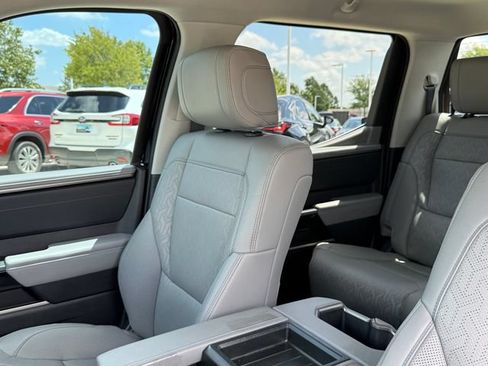 Used 2023 Toyota Tundra Limited AWD/4WD image 15