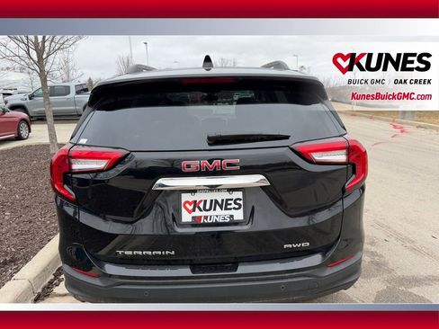 Used 2022 GMC Terrain SLE w/ Driver Convenience Package image 5