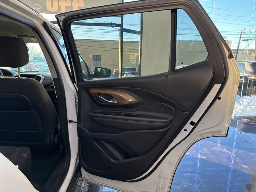 Used 2020 GMC Terrain SLE w/ Driver Convenience Package FWD image 19