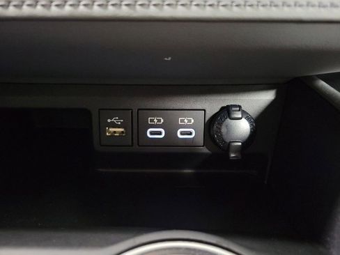 Used 2023 Toyota Highlander L FWD image 17