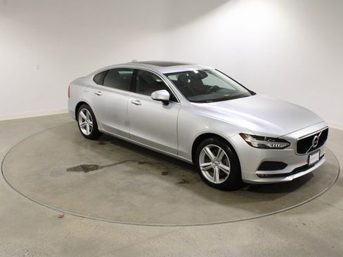 Used 2018 Volvo S90 T5 Momentum w/ Protection Package image 8