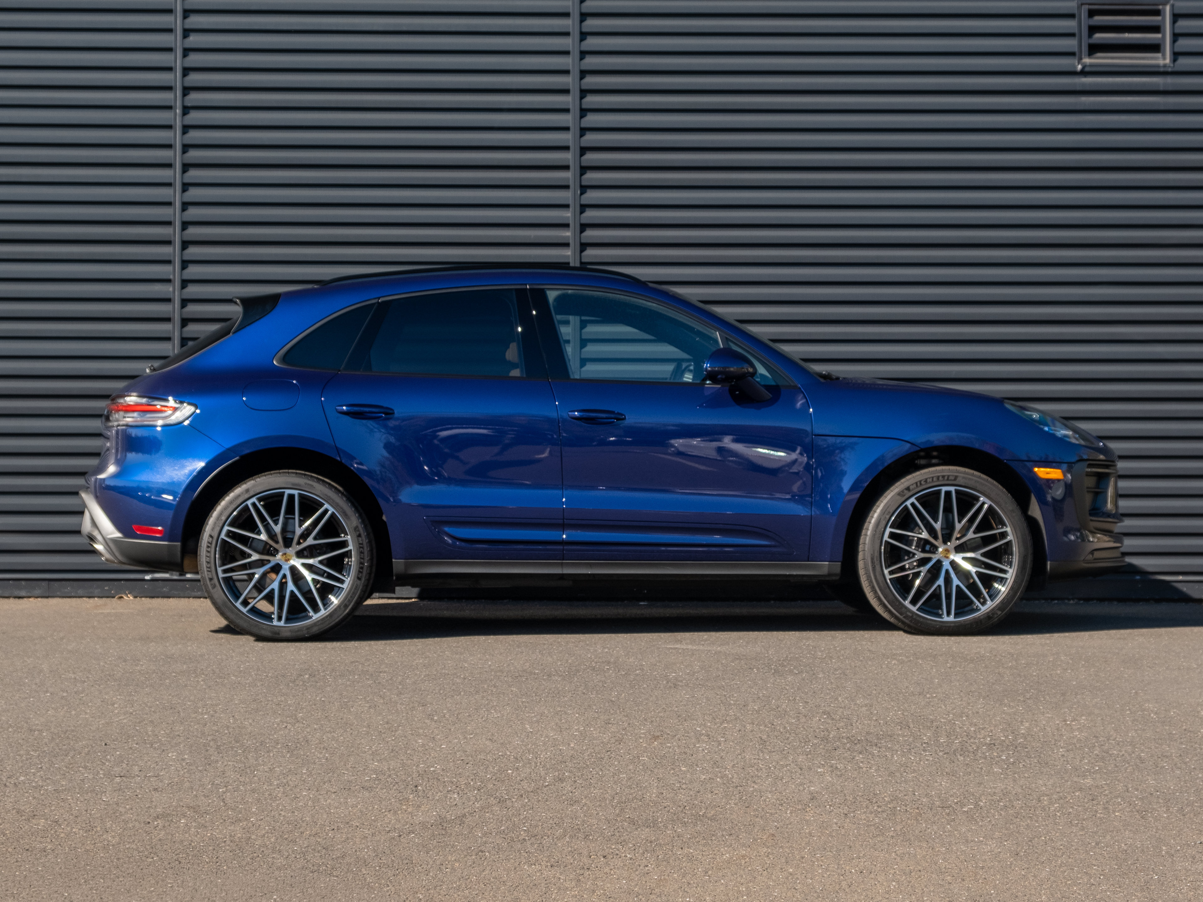 Certified 2026 Porsche Macan AWD/4WD image 9
