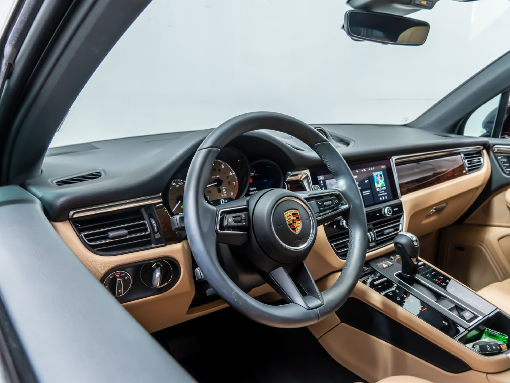 Used 2026 Porsche Macan AWD/4WD image 4