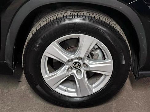 Certified 2023 Toyota Highlander LE image 10