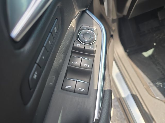 Used 2025 Cadillac XT4 Premium Luxury FWD image 14