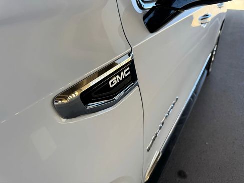 Used 2021 GMC Yukon XL SLT w/ Rear Media and Nav Package image 9