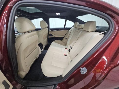 Used 2023 BMW 530e xDrive w/ Premium Package image 10