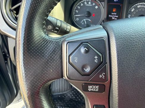 Used 2017 Toyota Tacoma TRD Off-Road w/ Tow Package (A/T) AWD/4WD image 19