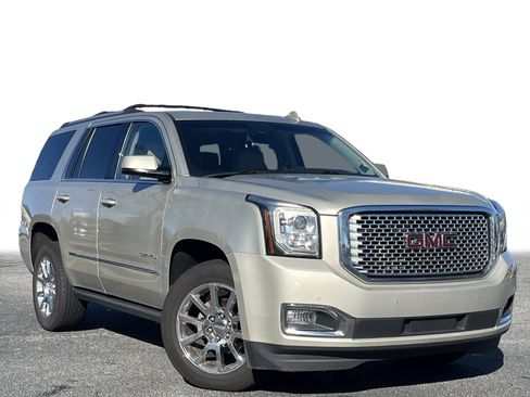 Used 2017 GMC Yukon Denali w/ Open Road Package image 2