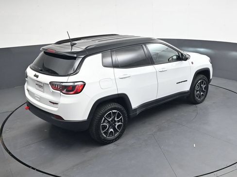 Used 2025 Jeep Compass Trailhawk w/ Trailhawk Convenience Group AWD/4WD image 37