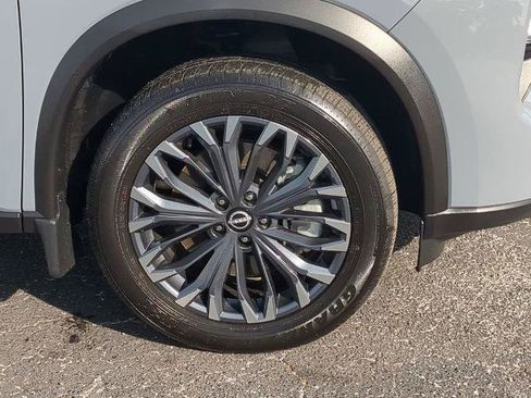 Certified 2025 Nissan Rogue SL w/ Tech Package FWD image 11
