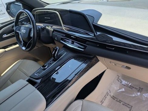 Used 2021 Cadillac Escalade Premium Luxury image 39