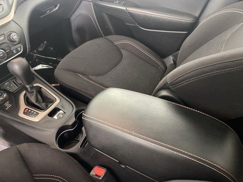 Used 2017 Jeep Cherokee 75th Anniversary AWD/4WD image 30