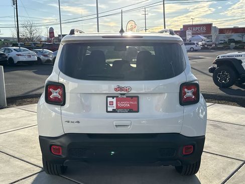 Used 2023 Jeep Renegade Latitude w/ Premium Group image 4