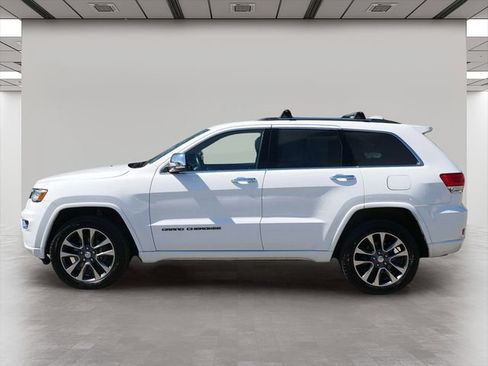 Used 2018 Jeep Grand Cherokee Overland AWD/4WD image 3