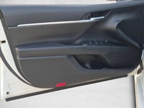 Used 2020 Toyota Camry SE w/ Sunroof Package FWD image 8