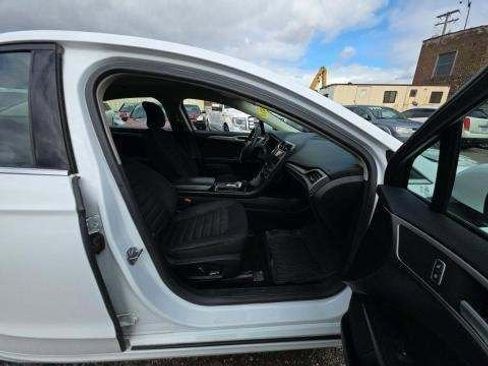 Used 2018 Ford Fusion SE w/ Fusion SE Technology Package image 7