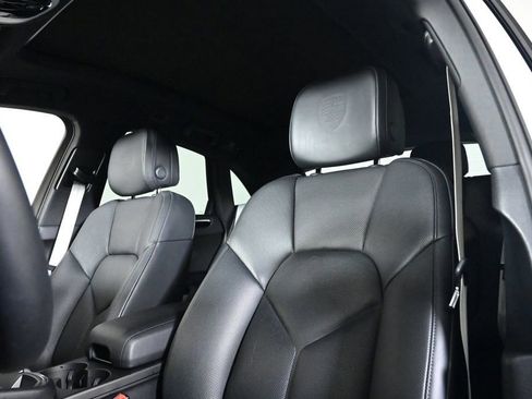 Certified 2023 Porsche Macan AWD/4WD image 5