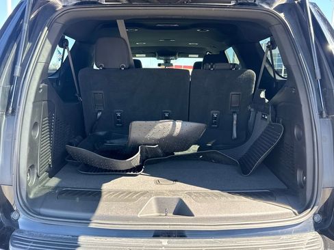 Used 2022 Chevrolet Suburban LS w/ Driver Alert Package image 7