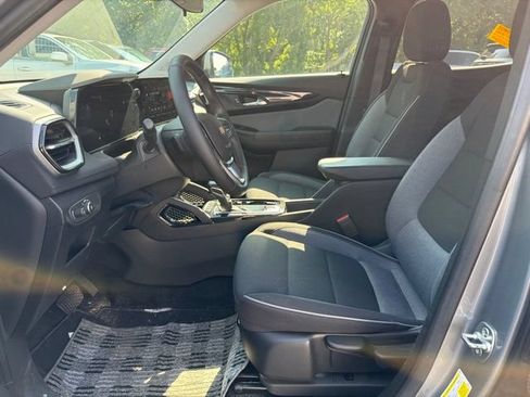 Used 2024 Chevrolet TrailBlazer LT w/ LT Cold Weather Package FWD image 16