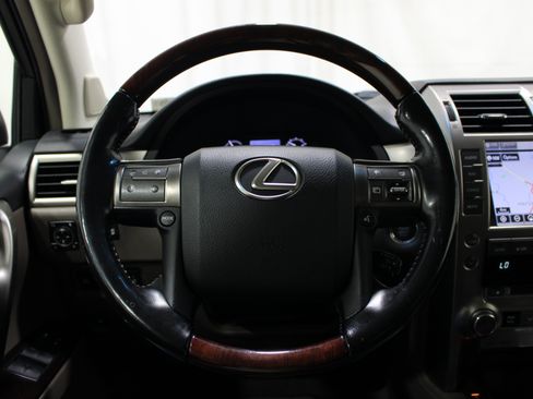 Used 2016 Lexus GX 460 Luxury w/ Preferred Accessory Package AWD/4WD image 11