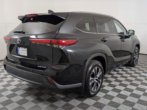 Used 2020 Toyota Highlander XLE image 10