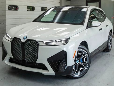 Used 2025 BMW iX xDrive50 AWD/4WD image 9