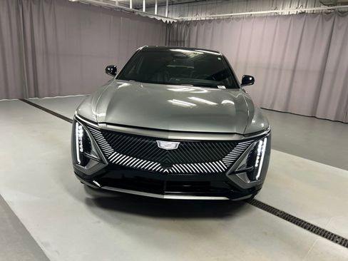 Used 2024 Cadillac Lyriq Tech AWD/4WD image 2