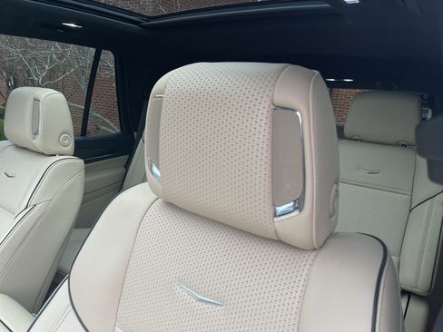 Used 2023 Cadillac Escalade Premium Luxury w/ LPO, Floor Liner Package AWD/4WD image 16