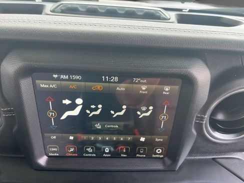 Used 2022 Jeep Wrangler Unlimited Sahara w/ Cold Weather Group AWD/4WD image 23