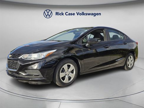 Used 2018 Chevrolet Cruze LS image 9