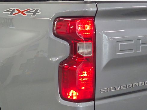 Used 2025 Chevrolet Silverado 1500 LT AWD/4WD image 31