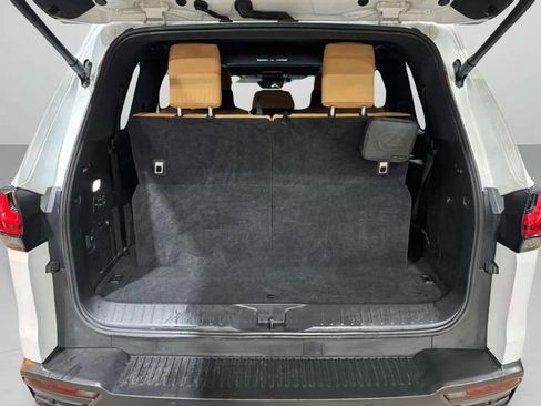 Used 2023 Lexus LX 600 4WD w/ Luxury Package image 35