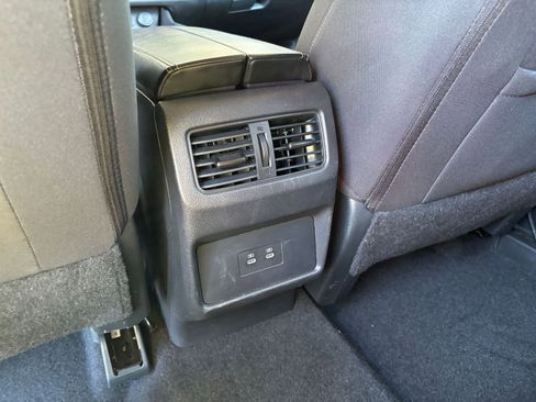 Used 2025 Nissan Rogue SV FWD image 24