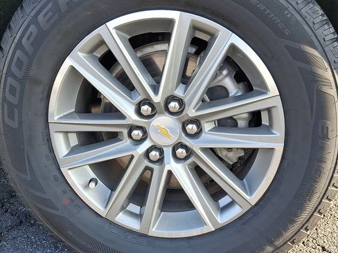 Used 2023 Chevrolet Traverse LT w/ LPO, Floor Liner Package image 8