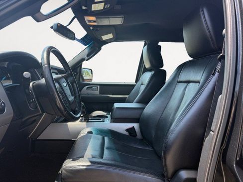 Used 2015 Ford Expedition EL XLT w/ Equipment Group 202A RWD image 2