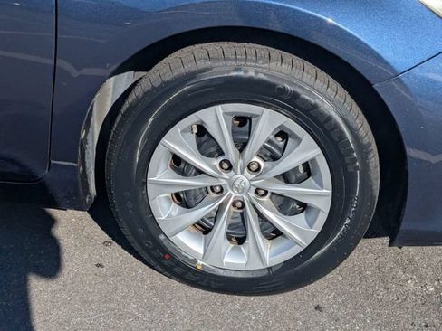 Used 2015 Toyota Camry LE FWD image 11